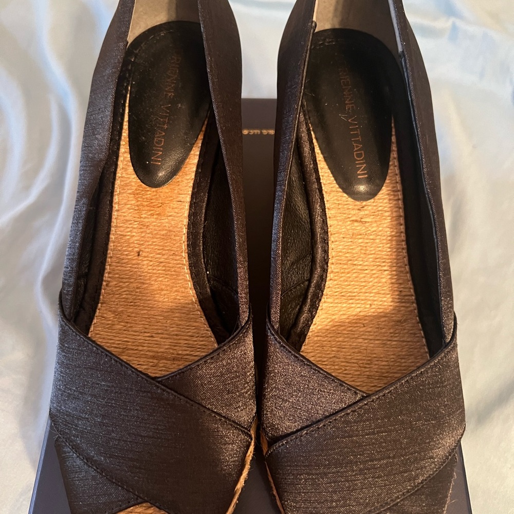 Adrienne Vittadini Bailee Wedge NIB, size 8, black